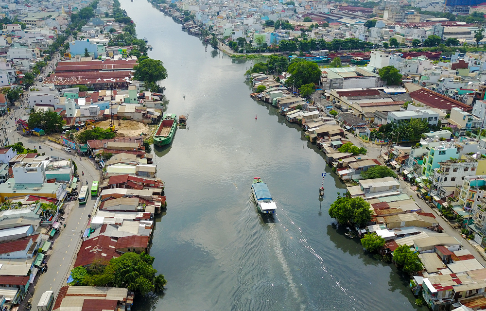 Hoàn thiện khung Đề án di dời, bố trí nhà tái định cư, nhà ở xã hội cho các hộ dân trên và ven sông, kênh, rạch kết hợp chỉnh trang đô thị trên địa bàn Quận 8